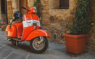 Florence: 24-Hour Noleggio Vespa, Scooter & Moped